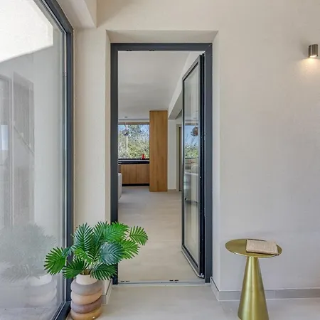 别墅 Laguna Blu Trget