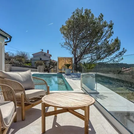 别墅 Laguna Blu Trget