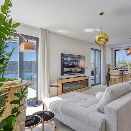 Laguna Blu Willa Trget